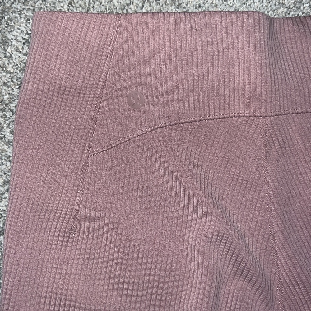 Lululemon 25” Ribbed Sofstreme - Picture 4 of 5